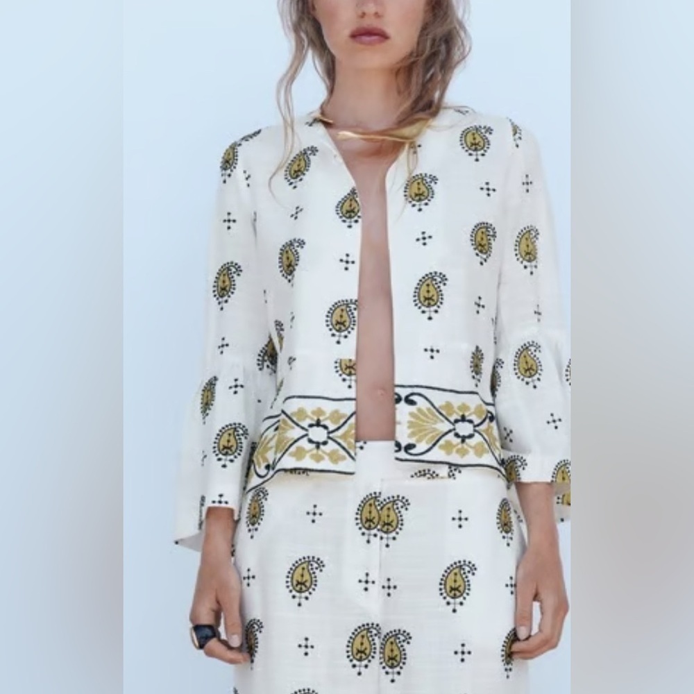 Zara - Embroidered Gold And Black Open Front Paisley Pattern Blazer Size XS